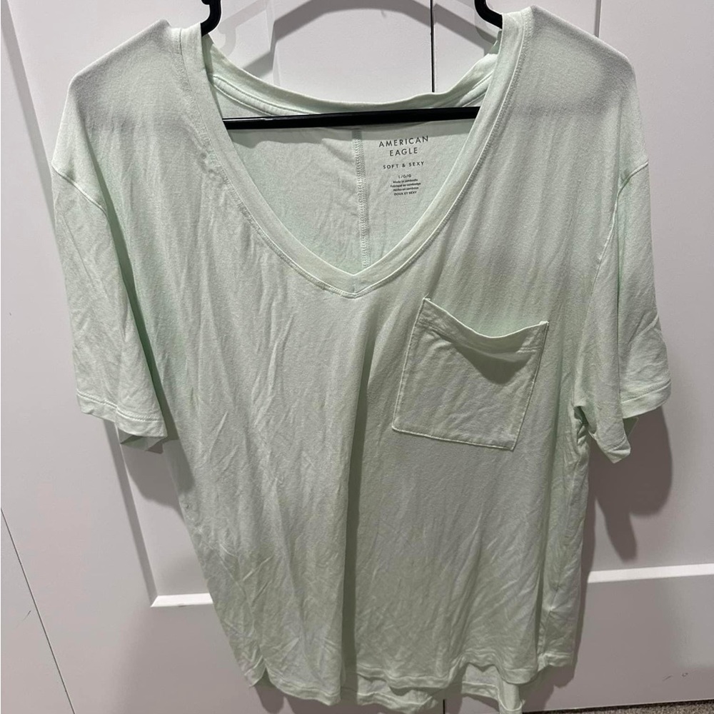 American Eagle soft and sexy v-neck tee Size Large